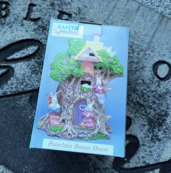 Whimsical Bunny Treehouse Figurine - Picture 12 of 14